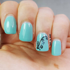 Swirls Nail Art